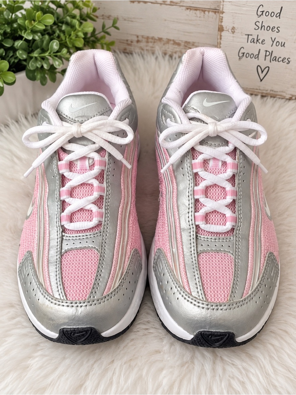 VINTAGE NIKE / Pink & Silver. Size 7.5